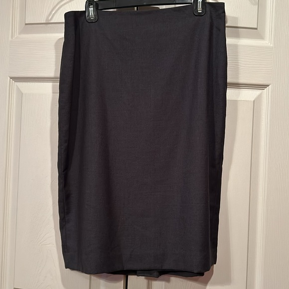 Ann Taylor sz 10 2 piece Suit -Beautiful Gray Coat and Skirt. - Picture 5 of 7